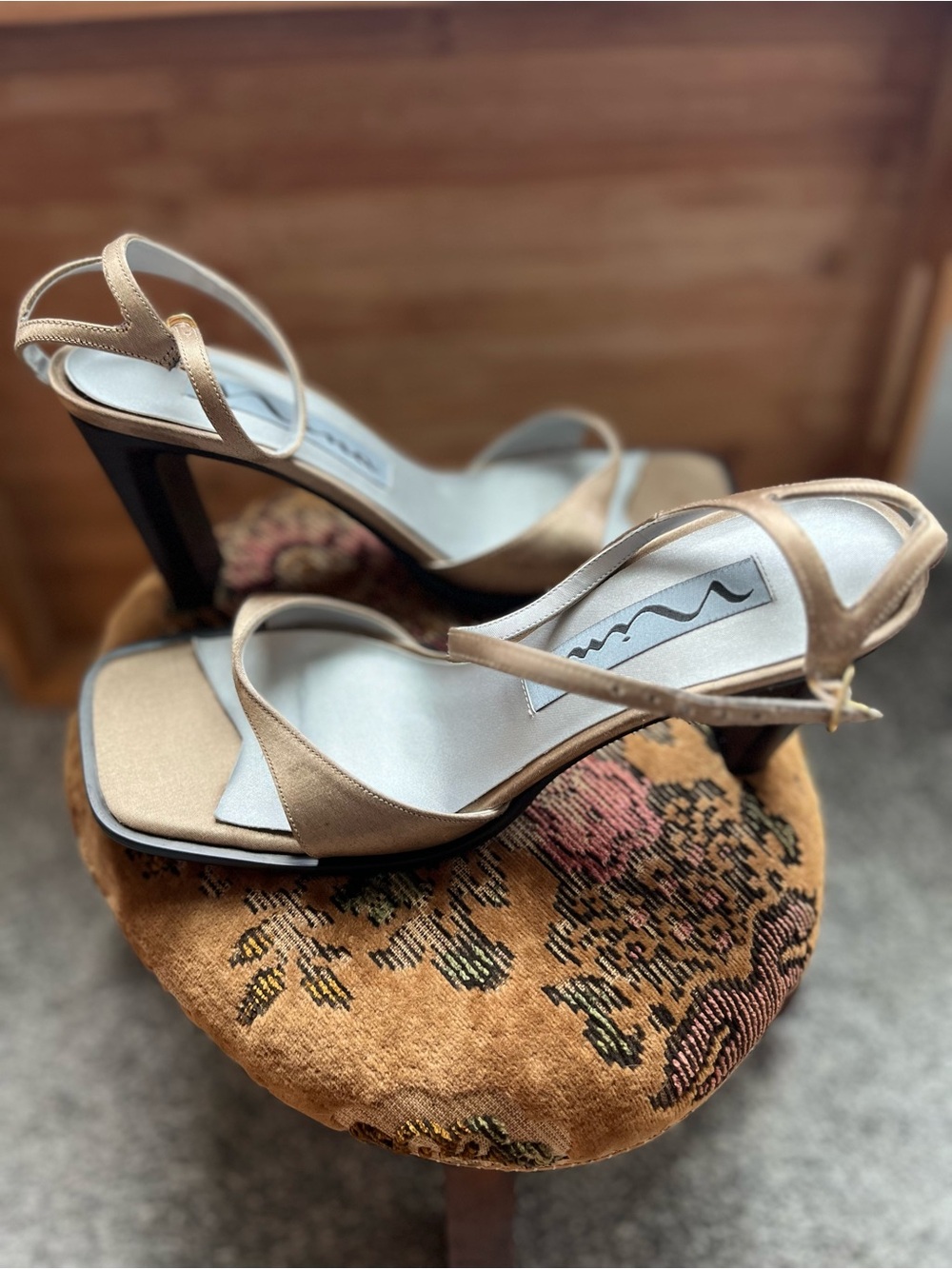 •Nina gold strappy heeled shoes• Size 7 1/2M